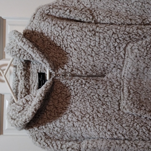 Love Tree Sherpa jacket. - Picture 3 of 10